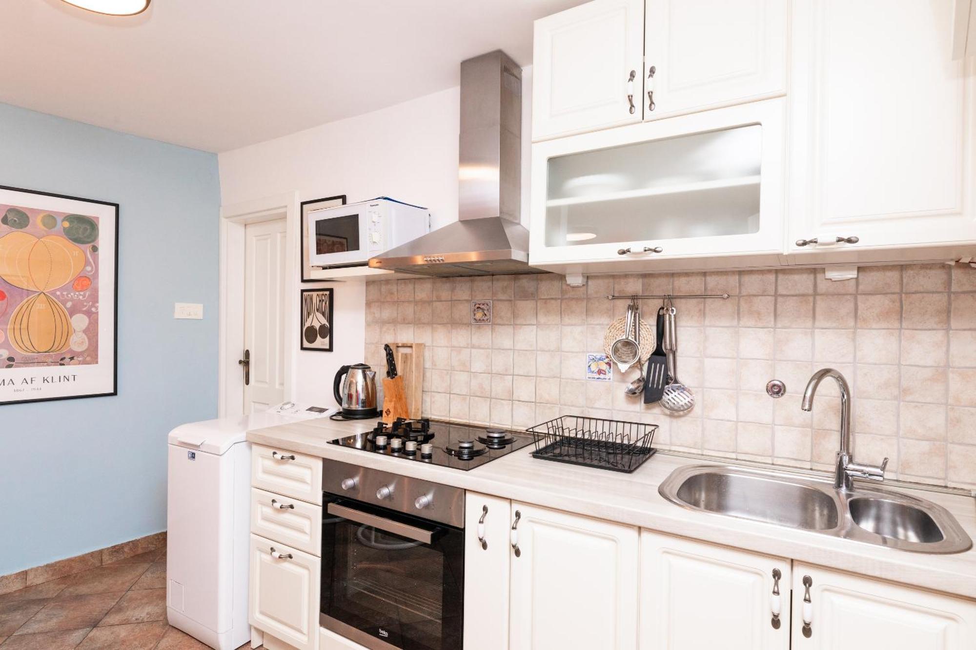 Studio Apartment & Room Split-Two Different Units! Exterior photo