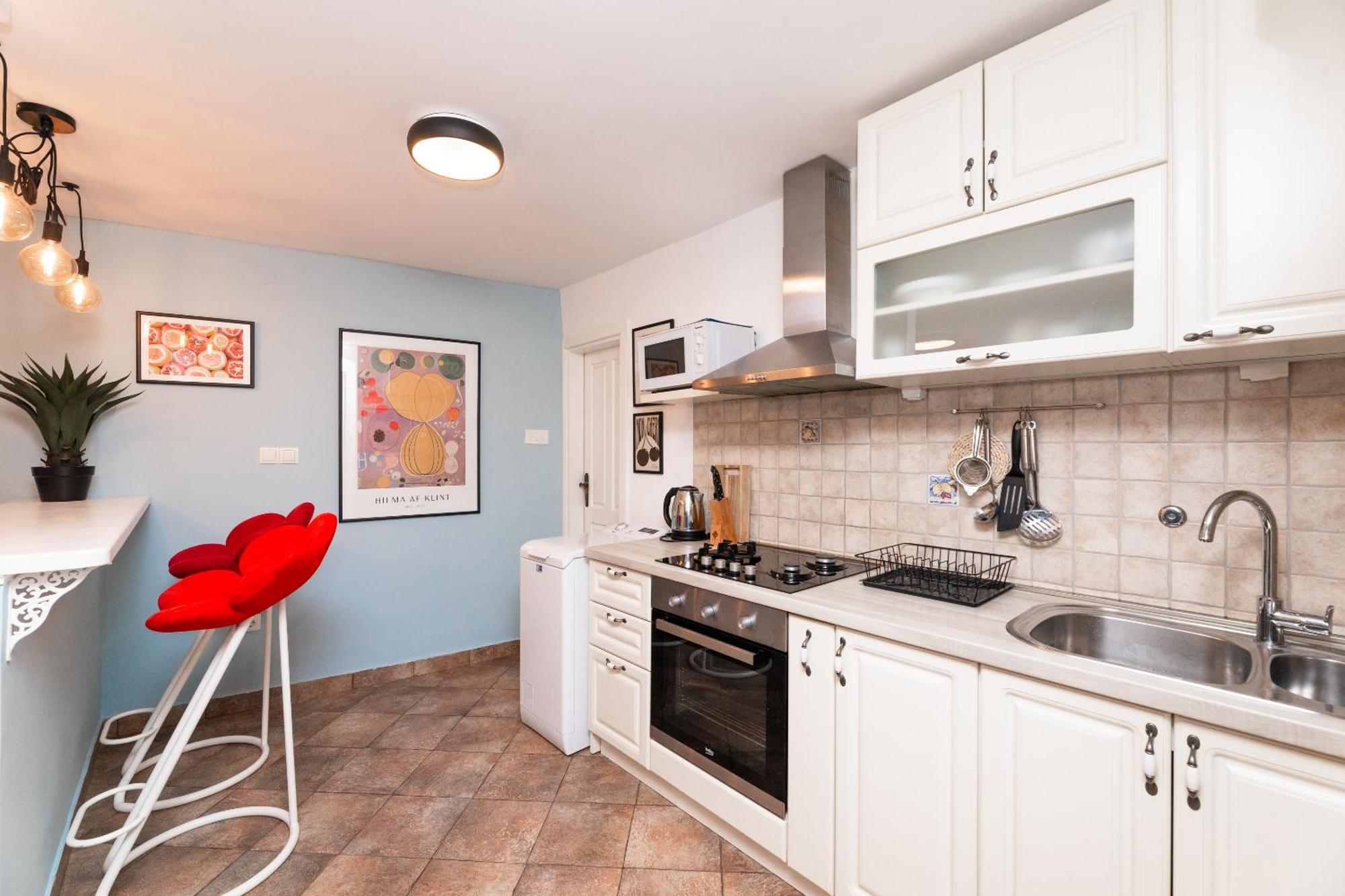 Studio Apartment & Room Split-Two Different Units! Exterior photo