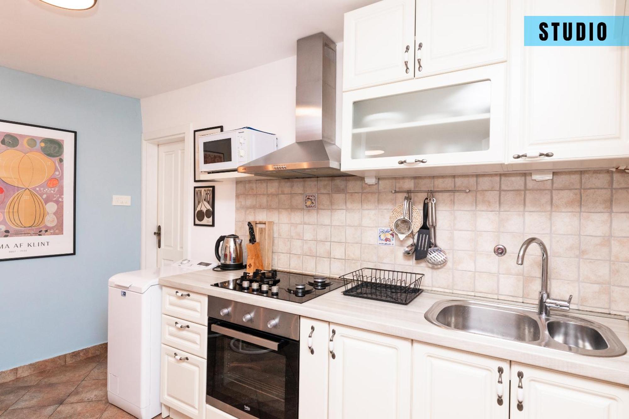 Studio Apartment & Room Split-Two Different Units! Exterior photo