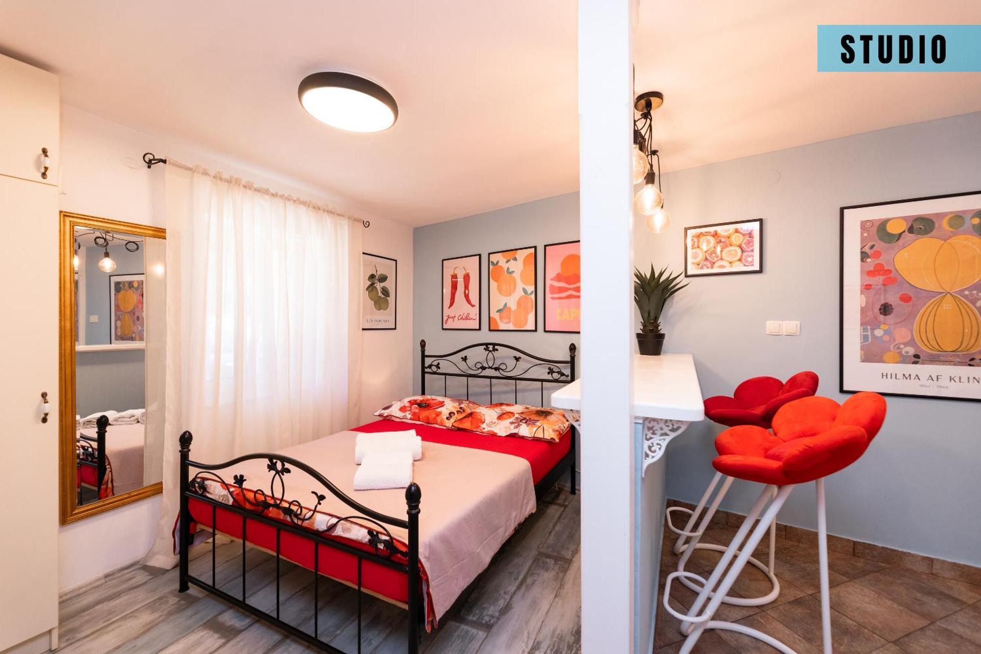 Studio Apartment & Room Split-Two Different Units! Exterior photo