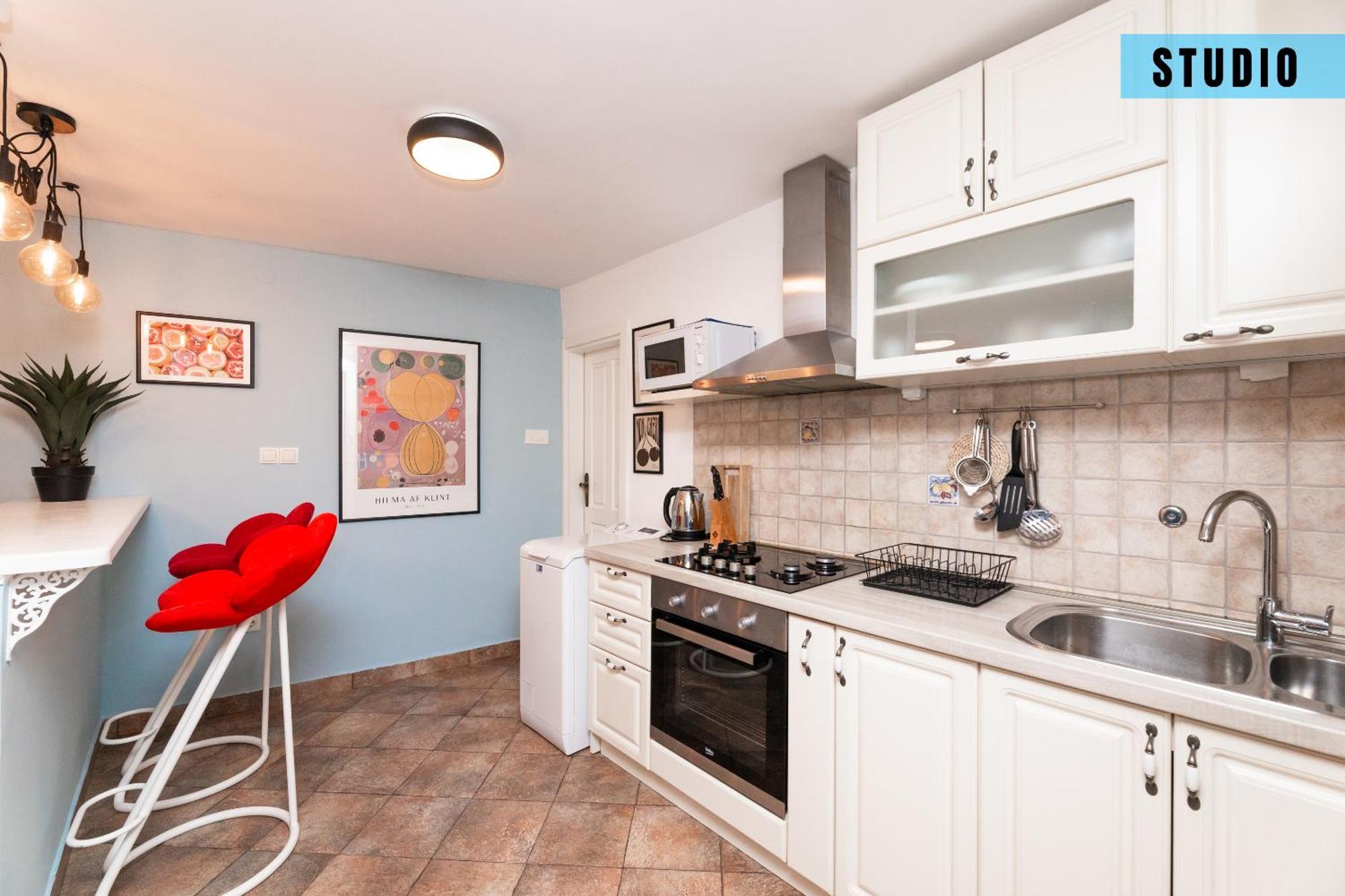 Studio Apartment & Room Split-Two Different Units! Exterior photo