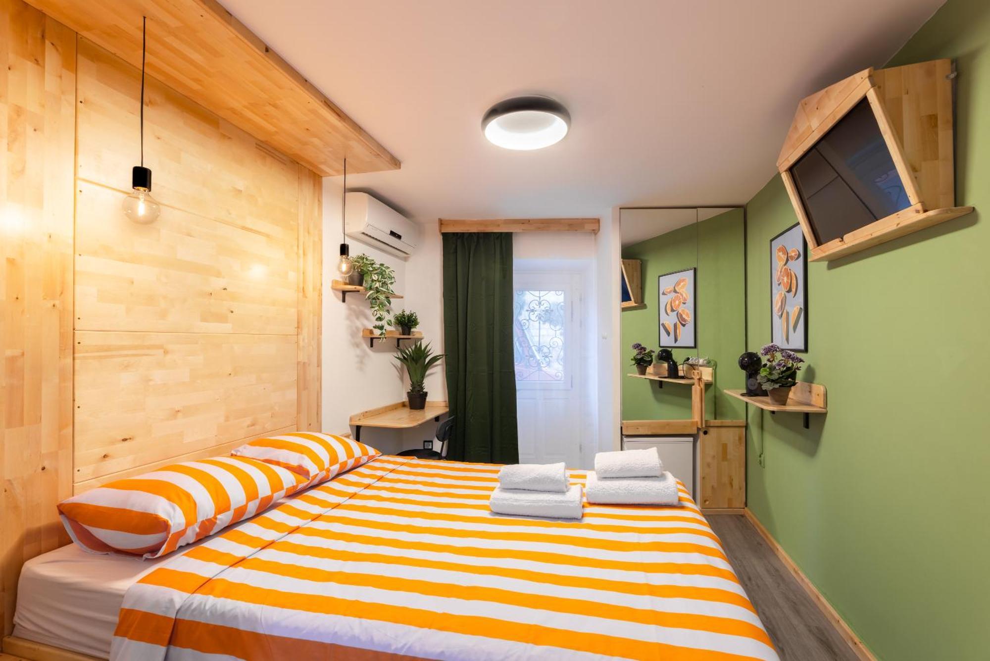Studio Apartment & Room Split-Two Different Units! Exterior photo