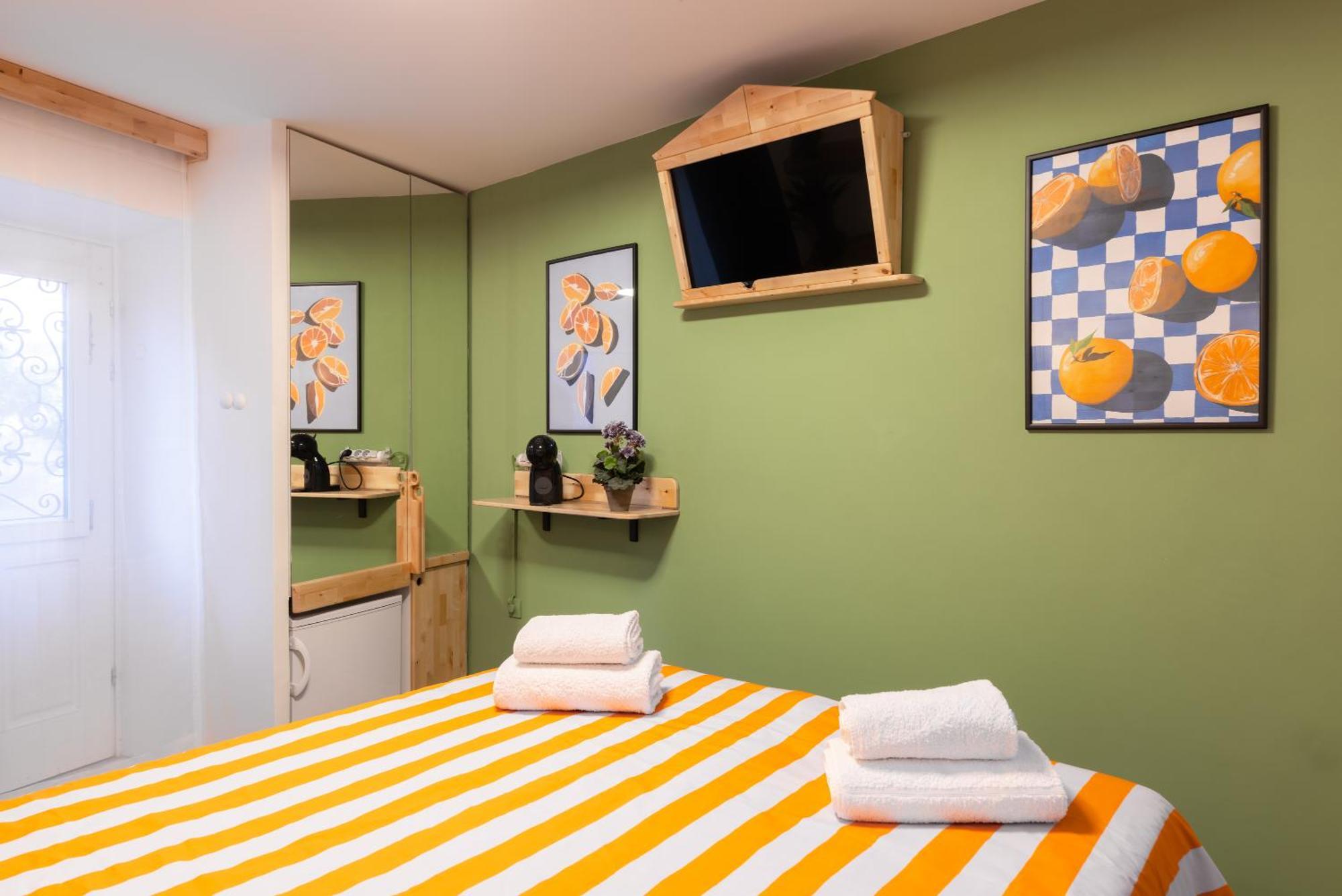 Studio Apartment & Room Split-Two Different Units! Exterior photo