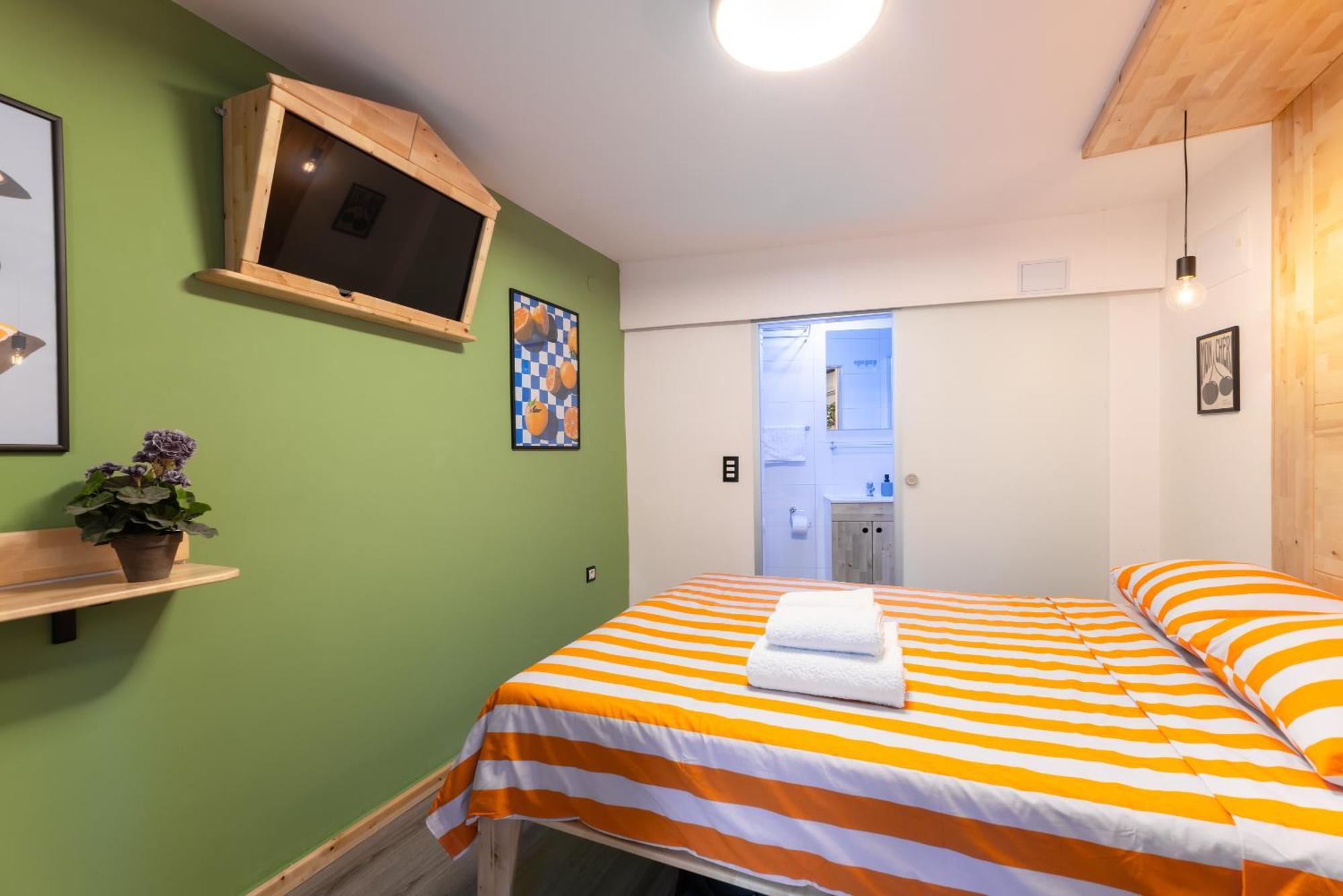 Studio Apartment & Room Split-Two Different Units! Exterior photo